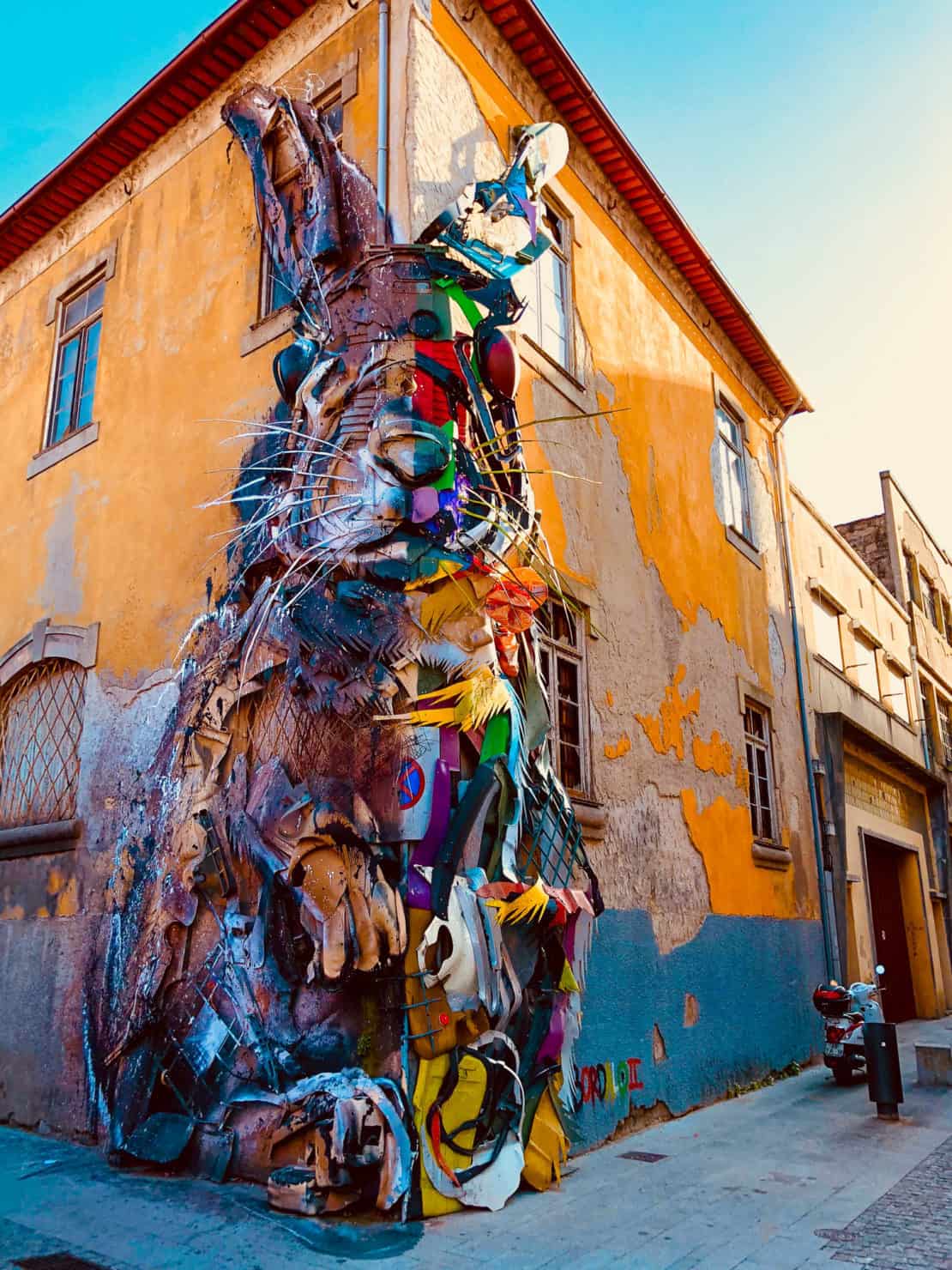 Portugal - Porto -  rabbit street art 