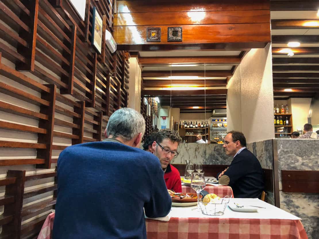 Portugal - Porto - Eat authentic fare at O Buraco restaurant